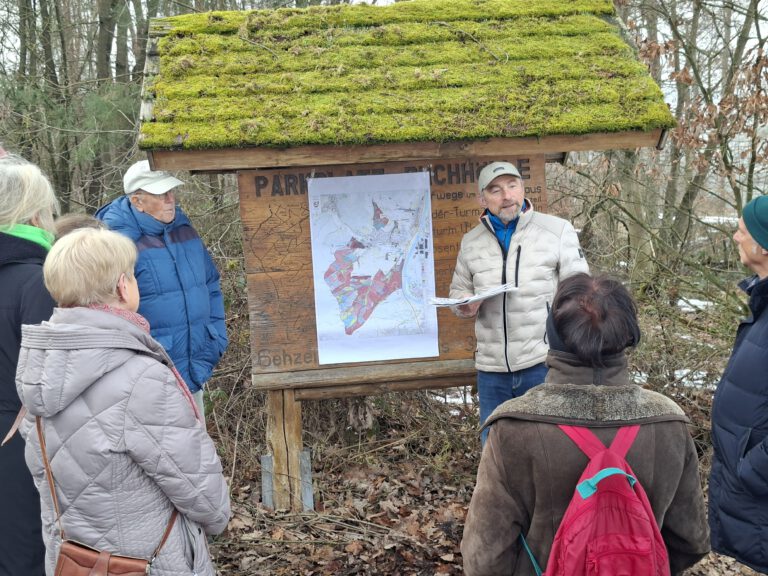 Eine erkenntnisreiche Grüne Wald-Tour